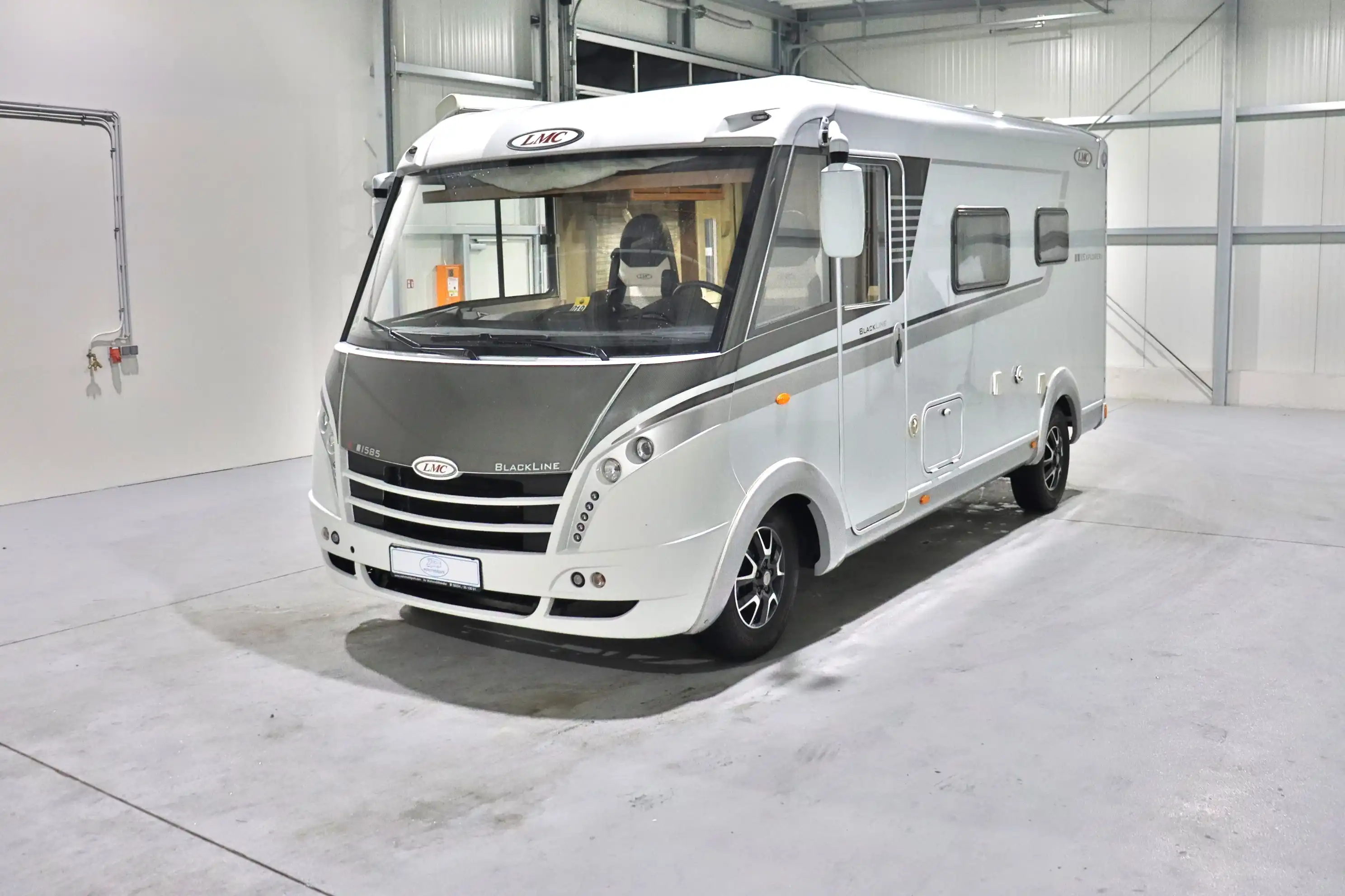 LMC Explorer I 585 Blackline 